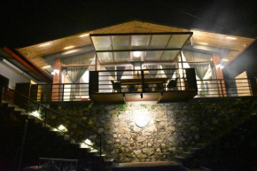 Dreamers Abode - Affordable Luxurious 2-Bedroom Cottage with Attic in Bhimtal
